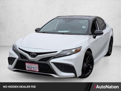 Wind Chill Pearl/Midnight Black Metallic 2022 Toyota Camry XSE