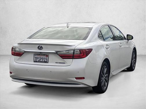 2016 Lexus ES 300h Base