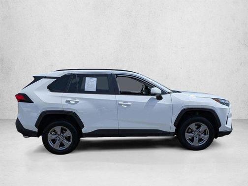 Ice Cap 2024 Toyota RAV4 XLE