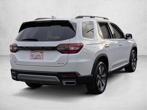 2023 Honda Pilot AWD Elite