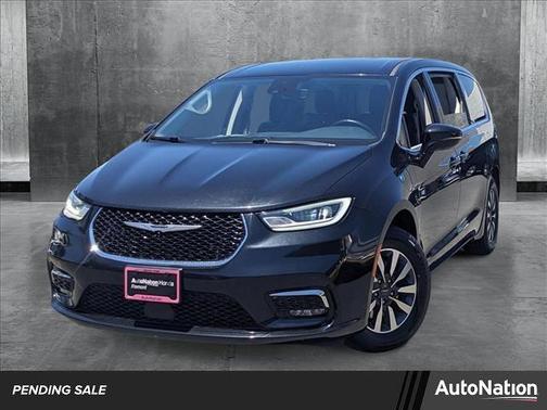 2022 Chrysler Pacifica Hybrid Touring L