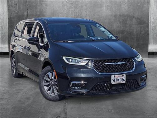 2022 Chrysler Pacifica Hybrid Touring L