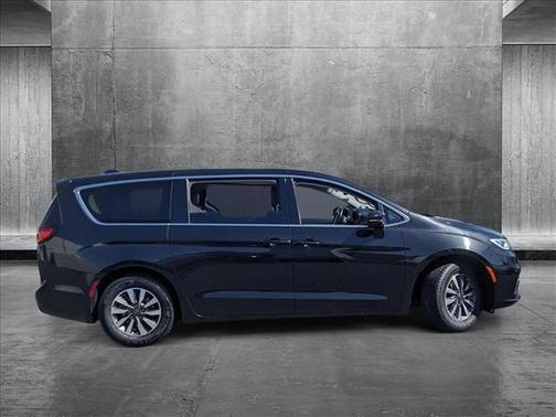 2022 Chrysler Pacifica Hybrid Touring L
