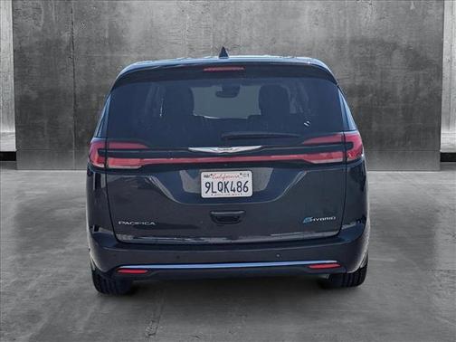 2022 Chrysler Pacifica Hybrid Touring L