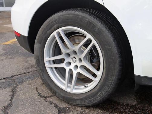 2018 Porsche Macan Sport Edition