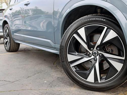 Gray 2021 Volvo XC90 Recharge Plug-In Hybrid T8 R-Design 7 Passenger