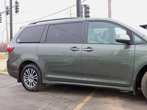 2018 Toyota Sienna XLE