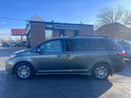 2018 Toyota Sienna XLE