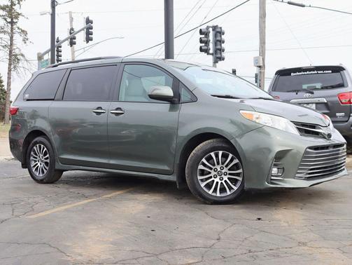 2018 Toyota Sienna XLE