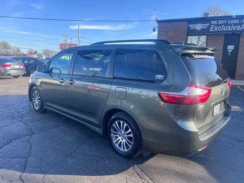 2018 Toyota Sienna XLE
