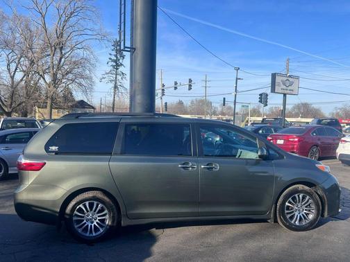 2018 Toyota Sienna XLE