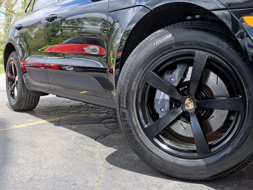 Black 2021 Porsche Macan Macan Sport Edition