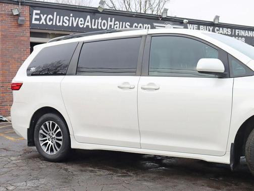 2020 Toyota Sienna XLE Premium