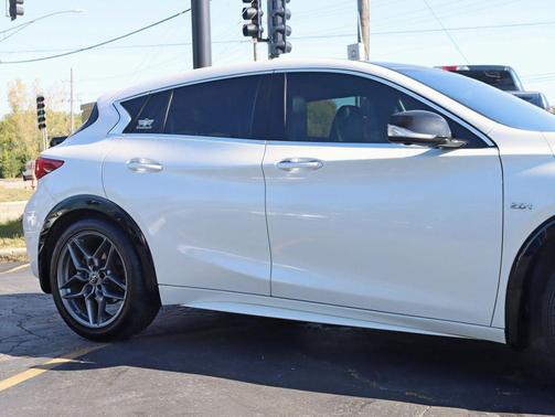 2018 INFINITI QX30 Sport