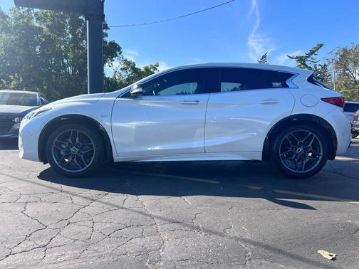 2018 INFINITI QX30 Sport