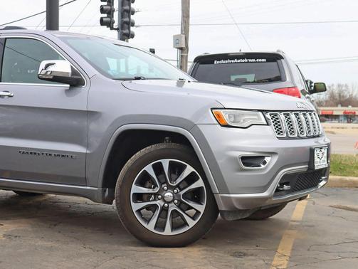 Silver 2017 Jeep Grand Cherokee Overland