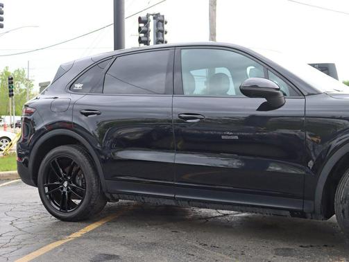 Black 2020 Porsche Cayenne Cayenne
