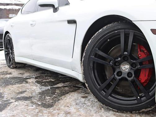 2015 Porsche Panamera 4