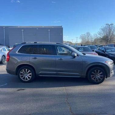 2017 Volvo XC90 T6 Momentum
