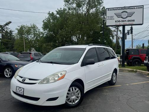 White 2010 Toyota Sienna LE