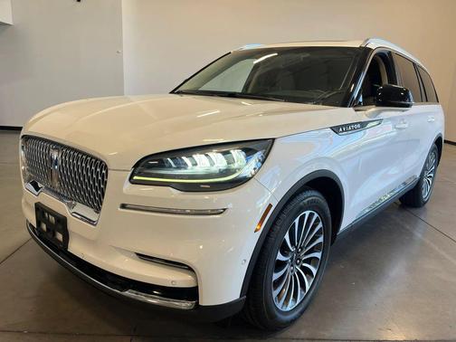 Pristine White Metallic Tri-Coat 2023 Lincoln Aviator Reserve
