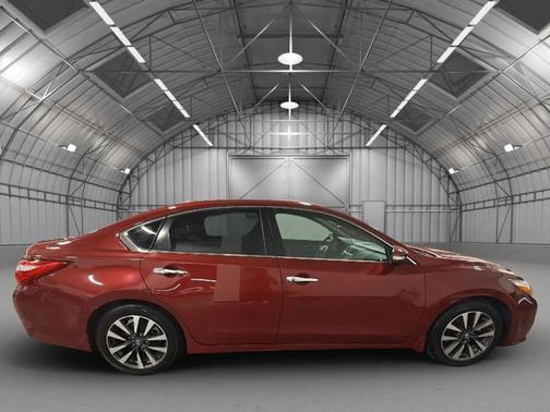 Red 2016 Nissan Altima 2.5 SV