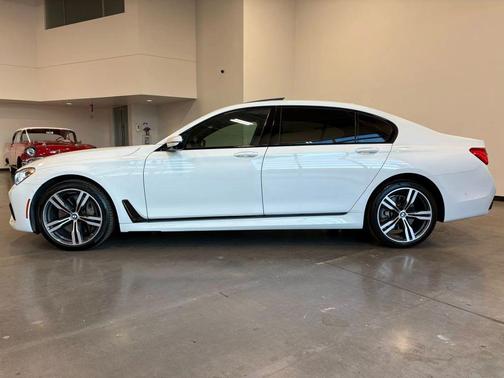 2019 BMW 750 I