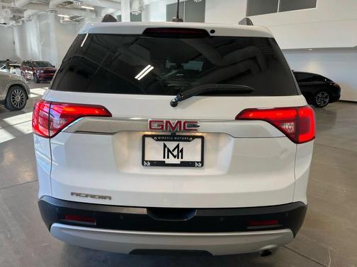 2017 GMC Acadia SLE-2