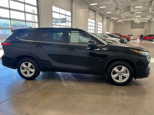 2020 Toyota Highlander LE