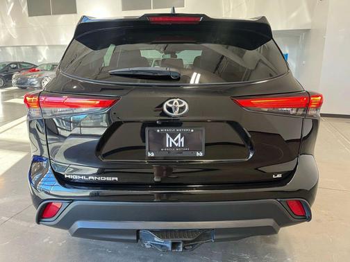 2020 Toyota Highlander LE