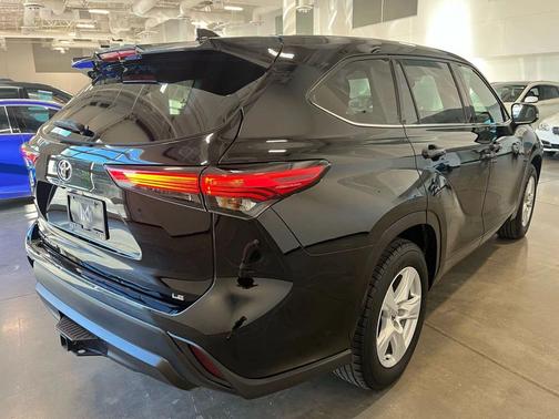 2020 Toyota Highlander LE