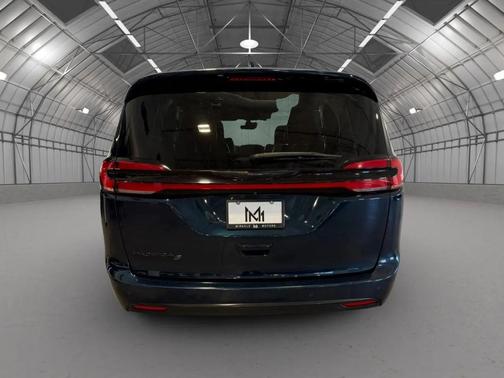 Fathom Blue Pearlcoat 2022 Chrysler Pacifica Touring L