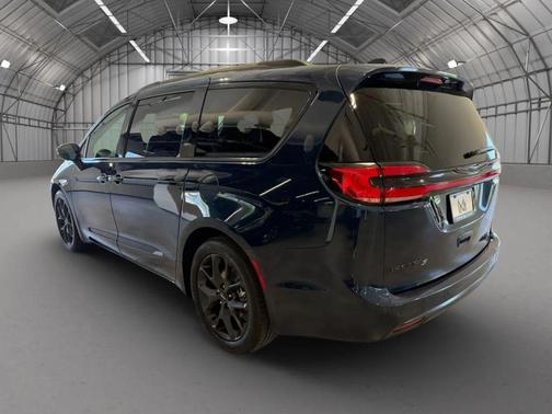 Fathom Blue Pearlcoat 2022 Chrysler Pacifica Touring L