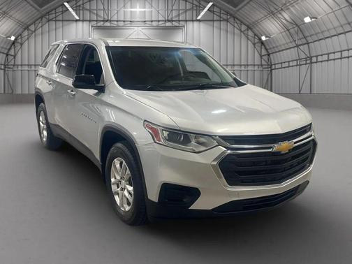 Silver Ice Metallic 2021 Chevrolet Traverse LS