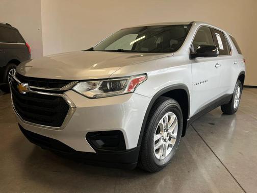 Silver Ice Metallic 2021 Chevrolet Traverse LS