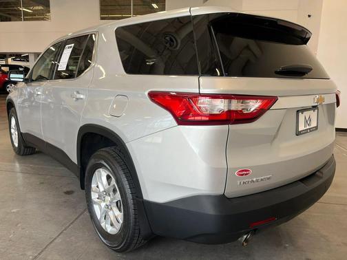 Silver Ice Metallic 2021 Chevrolet Traverse LS