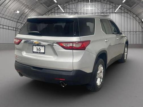 Silver Ice Metallic 2021 Chevrolet Traverse LS