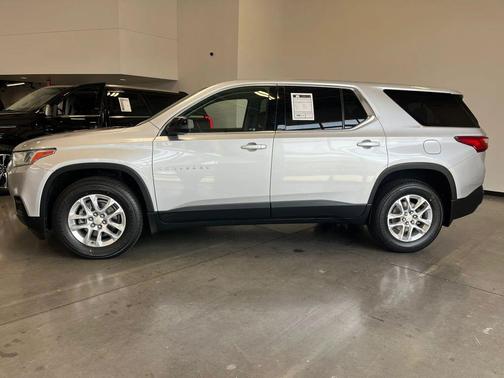 Silver Ice Metallic 2021 Chevrolet Traverse LS