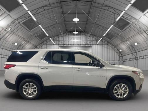 Silver Ice Metallic 2021 Chevrolet Traverse LS