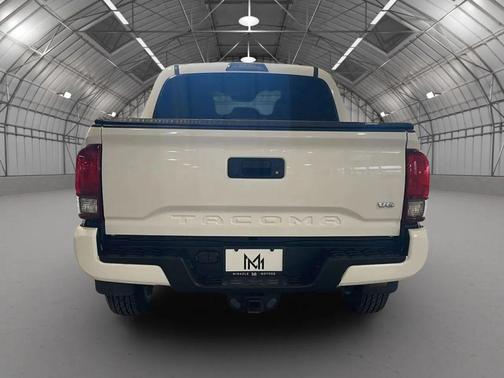 White 2022 Toyota Tacoma SR5