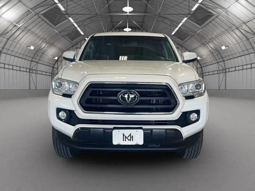 White 2022 Toyota Tacoma SR5