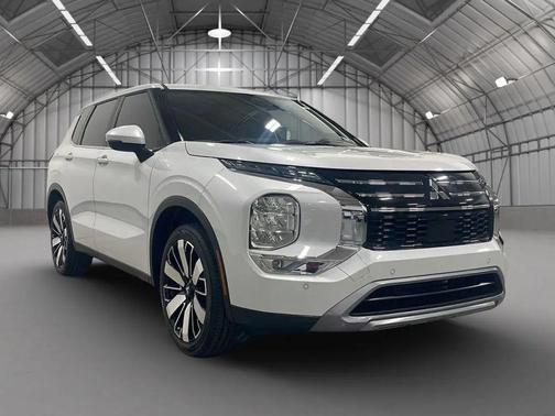 White Diamond 2025 Mitsubishi Outlander SP