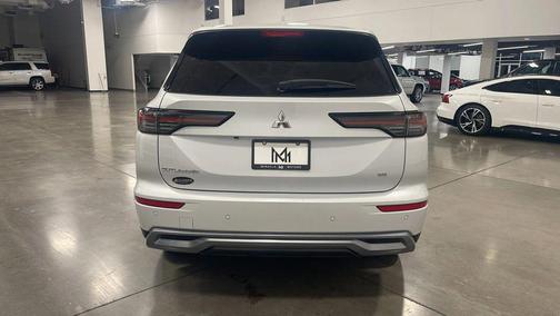 White Diamond 2025 Mitsubishi Outlander SP