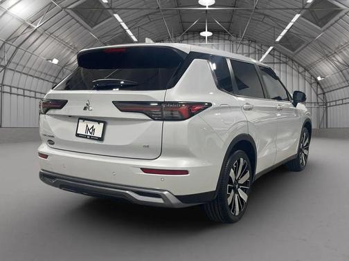 White Diamond 2025 Mitsubishi Outlander SP
