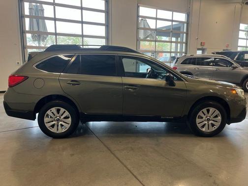 Wilderness Green Metallic 2018 Subaru Outback 2.5i