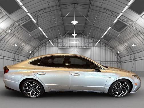 Shimmering Silver Pearl 2021 Hyundai SONATA SE