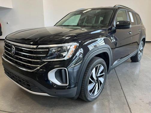 Black 2025 Volkswagen Atlas 2.0T SE w/Technology