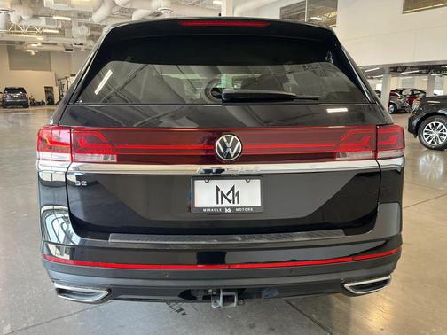 Black 2025 Volkswagen Atlas 2.0T SE w/Technology