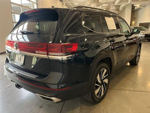 Black 2025 Volkswagen Atlas 2.0T SE w/Technology