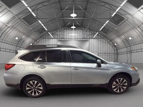Crystal White Pearl 2016 Subaru Outback 2.5i Limited